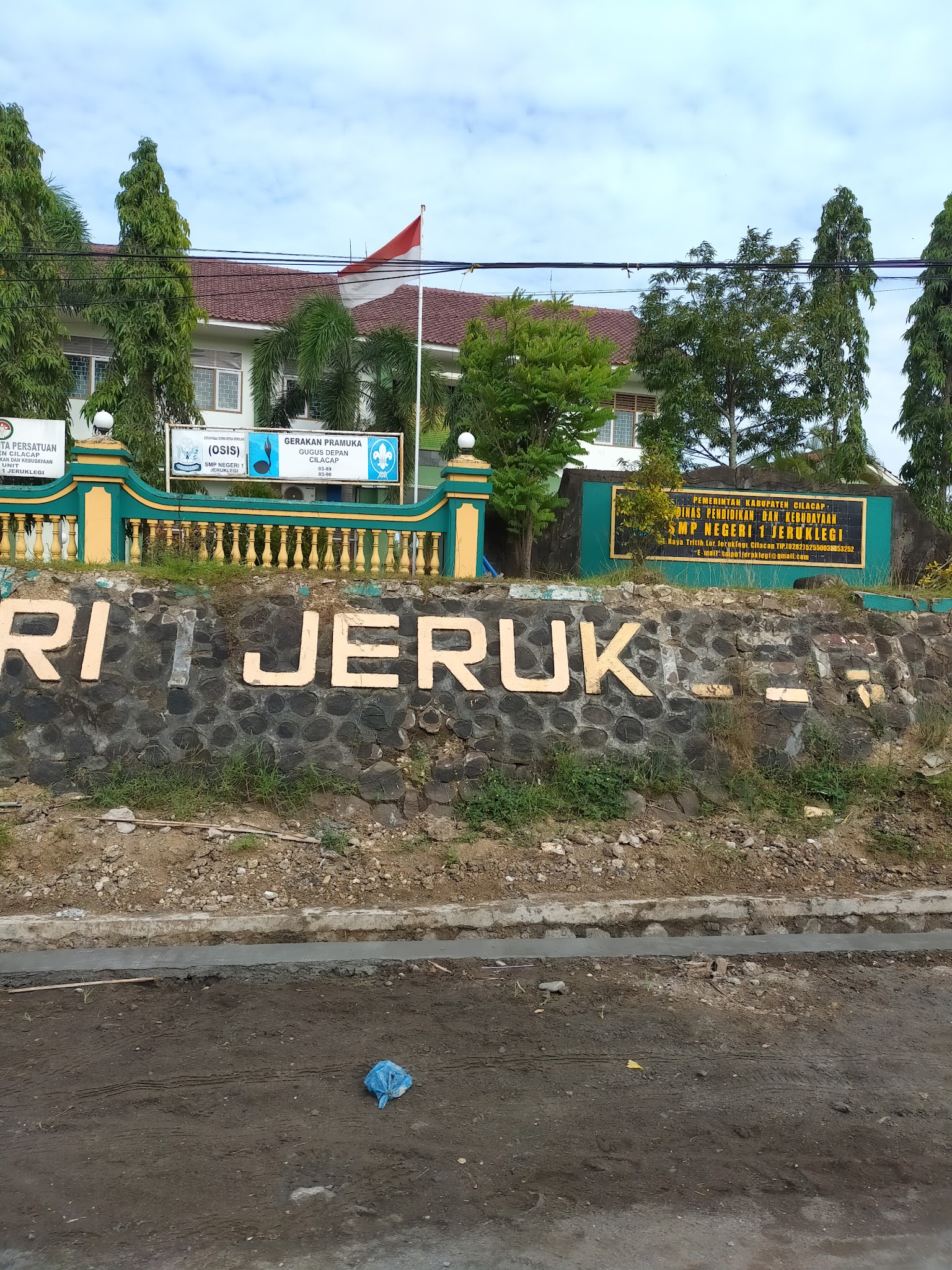 Menggali Potensi di SMP Negeri 1 Jeruklegi: Pendidikan yang Membangun Masa Depan